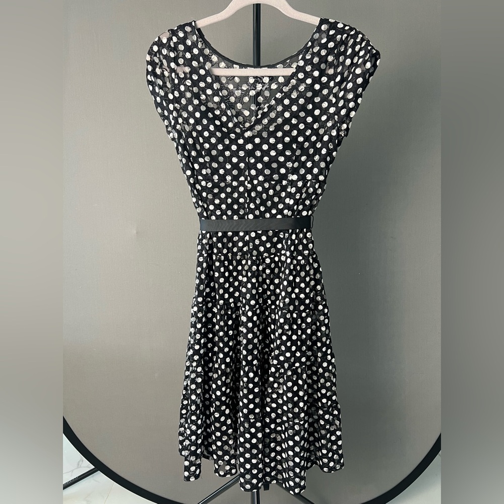 Black and White Sleeveless V-Neck Midi Dress